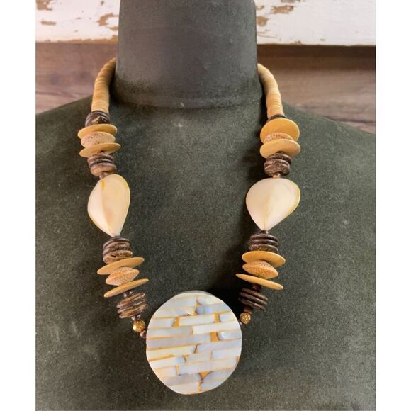VINTAGE Abalone and Shell Chunky Statement Necklace 25” Length Total - Picture 4 of 9